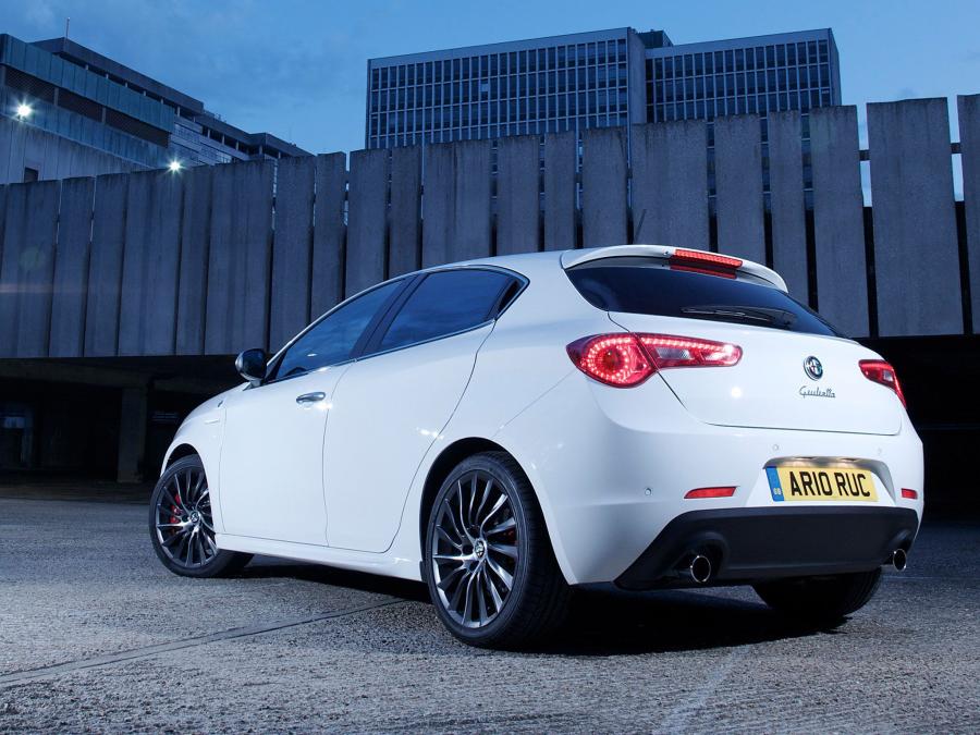  Alfa Romeo Giulietta 2010 года  (UK) (фото 49 из 67)